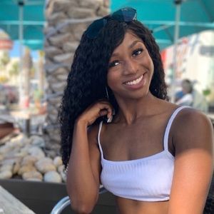 Meet your Posher, Kelli